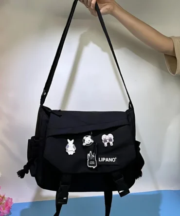 Chic Water-Resistant Messenger Bag with Ample Space - Secure Zip, Adjustable Strap for Daily Use & Travel