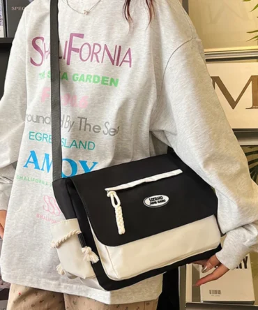 Fashionable and versatile, trendy retro crossbody bag, women's casual shoulder bag, student large capacity mailman bag