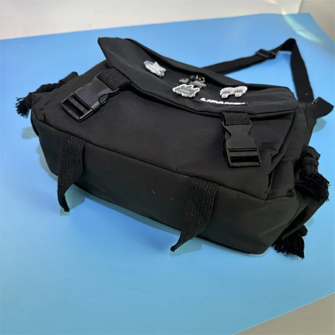 Chic Water-Resistant Messenger Bag with Ample Space - Secure Zip, Adjustable Strap for Daily Use & Travel
