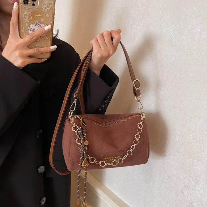 Advanced sense fashion single-shoulder armpit bag for women, versatile large-capacity commuting tote bag